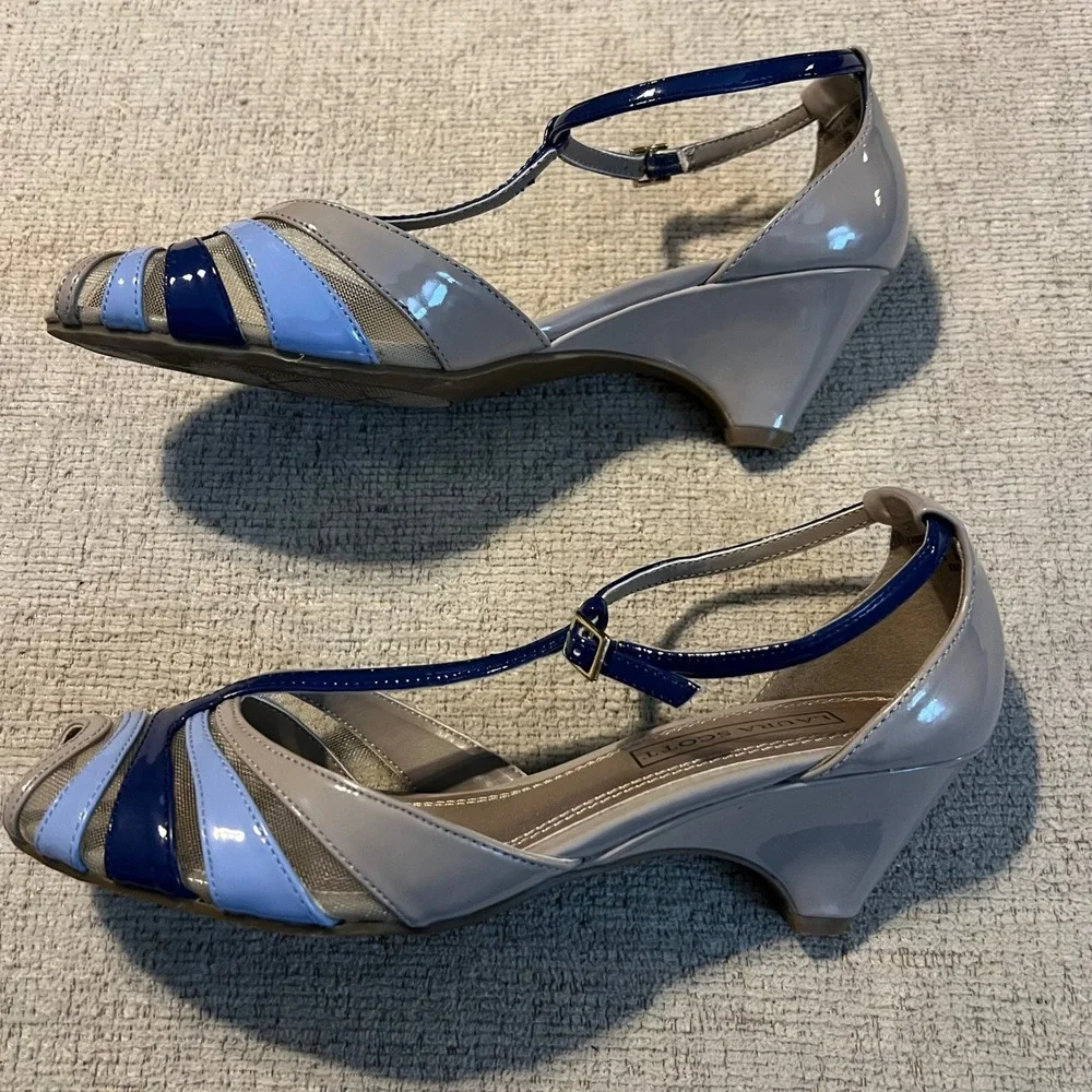 Laura‎ Scott Elana Blue Grey Patent T-Strap Wedge Heels Peep Toe Sandals 6.5M